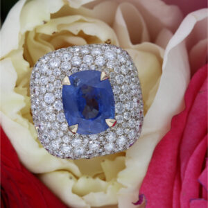 ANELLO ZAFFIRO E PAVE' DIAMANTI