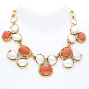 COLLANA CON CORALLI E PERLE